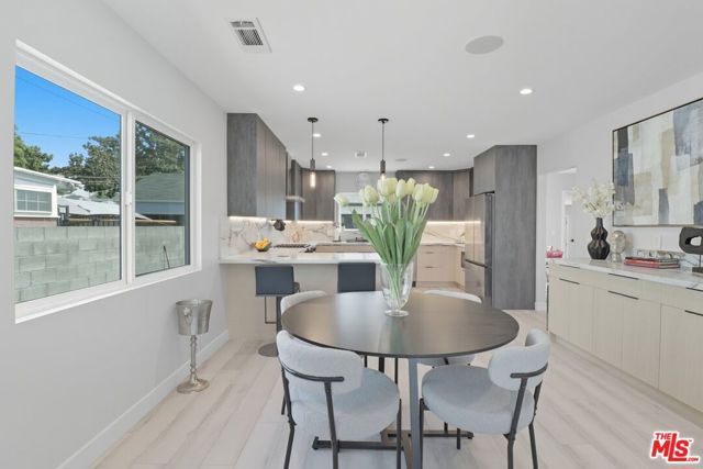 9710 S 8th Avenue, Inglewood CA: https://media.crmls.org/mediaz/906e1477-7c23-4f92-a1d4-65f60892a3f8.jpg