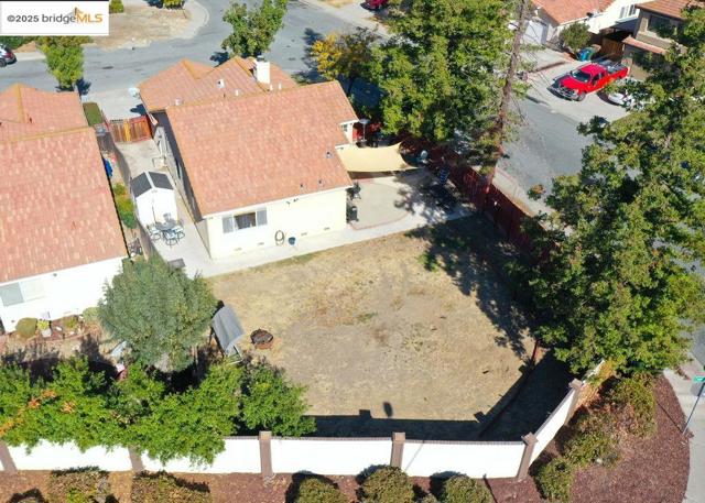 4866 Vinewood Way, Antioch CA: https://media.crmls.org/mediaz/906e38cd-d35f-4ed6-ab2c-caab3159021a.jpg