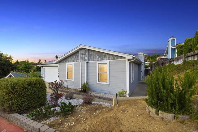 12694 Jackson Heights Drive, El Cajon CA: https://media.crmls.org/mediaz/906e88fc-264e-4dbe-b7a6-9ebb8abcd5a2.jpg