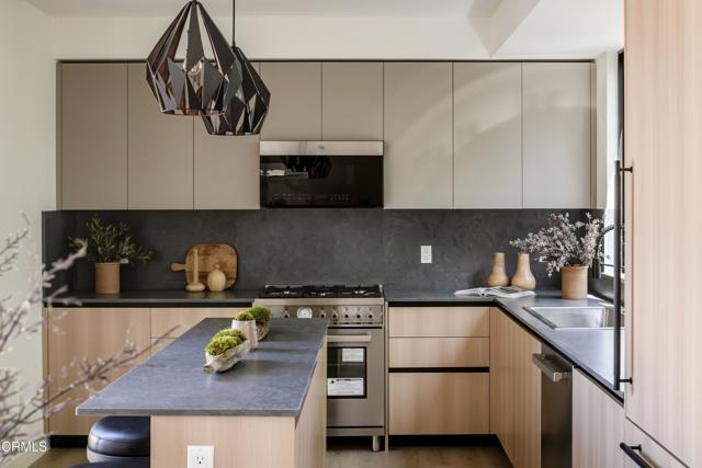 Detail Gallery Image 15 of 31 For 508 1/2 N Sycamore Ave, Los Angeles,  CA 90036 - 2 Beds | 2/1 Baths