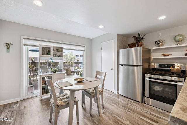 Detail Gallery Image 10 of 42 For 5205 W Wooley Rd #2,  Oxnard,  CA 93035 - 2 Beds | 1/1 Baths