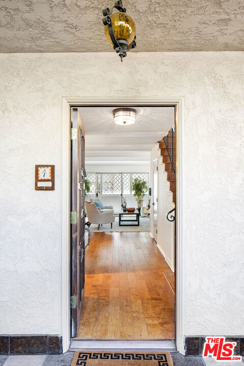 1209 Larrabee Street, 4 photo 5