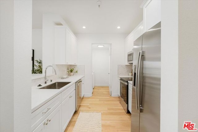 625 S Berendo Street, Los Angeles CA: https://media.crmls.org/mediaz/906ec21b-28ef-4df1-9839-9af182c081e1.jpg