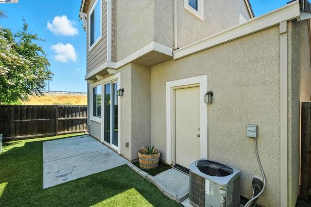 2501 Aimonetti ave, Sacramento CA: https://media.crmls.org/mediaz/906fac83-000d-4d9a-b010-a33fc244aa47.jpg