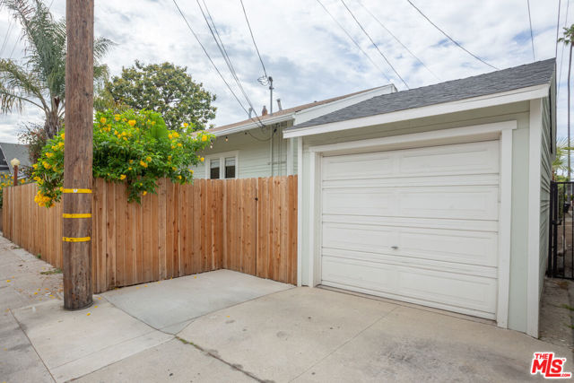 732 N Toledo Walk, Long Beach CA: https://media.crmls.org/mediaz/906fb370-3e5f-4db4-8275-fd2ba51f5219.jpg