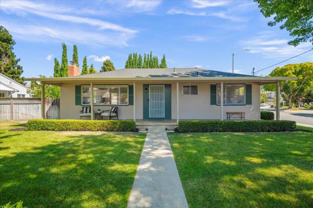 543 Crawford Drive, Sunnyvale CA: https://media.crmls.org/mediaz/906fe547-6dae-414e-822d-b05c99c403fa.jpg