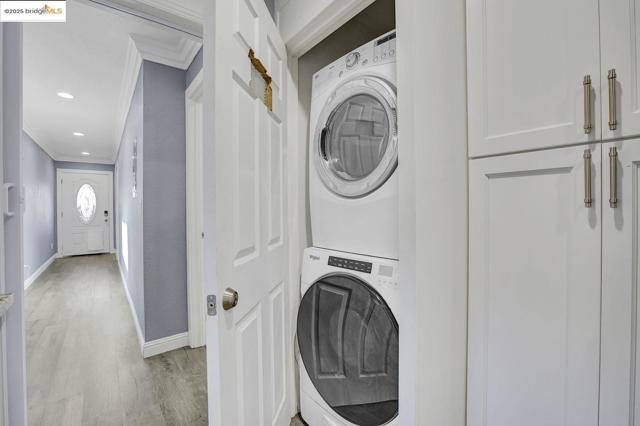 2419 Linden St, Oakland CA: https://media.crmls.org/mediaz/9071ce5c-44ef-43c1-bd2c-c593840085a6.jpg