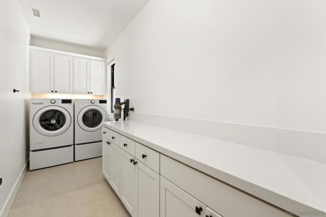 2511 San Clemente Ave, Vista CA: https://media.crmls.org/mediaz/9071d645-c7c4-4b51-8c8a-437a2b2707e9.jpg