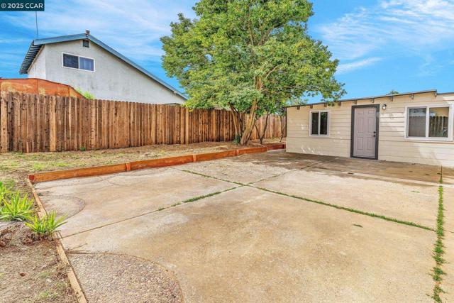 206 Princeton Ave, Vallejo CA: https://media.crmls.org/mediaz/90727244-4c33-4312-8628-f9978b75eee0.jpg