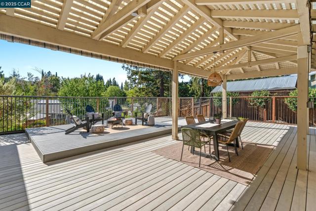 131 Clover Hill Court, Danville CA: https://media.crmls.org/mediaz/9072d466-c0dc-4648-88c9-6a65261277f6.jpg