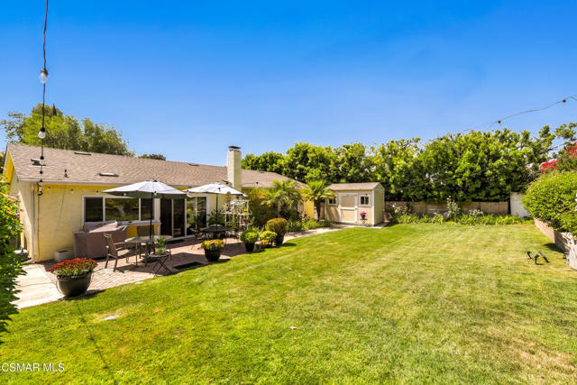 2063 Woodglen Street, Simi Valley CA: https://media.crmls.org/mediaz/90736bbd-f0d4-4544-813a-ec31b3540af8.jpg