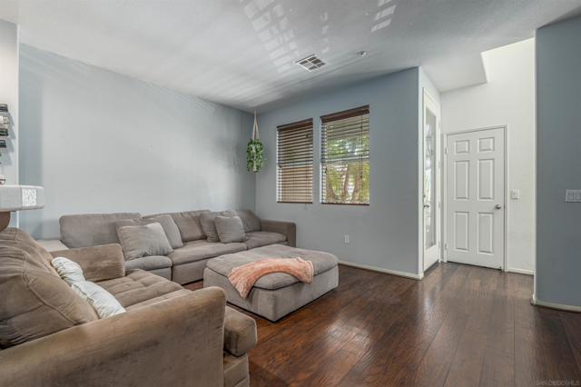 1648 Sweet Gum Place, Chula Vista CA: https://media.crmls.org/mediaz/90742af0-34b3-40cf-94e9-063443b56ec9.jpg