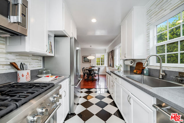 3345 Virginia Avenue photo 8
