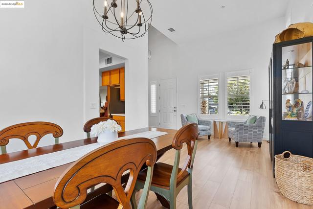 917 Sawyer Way, Brentwood CA: https://media.crmls.org/mediaz/9074bffe-e4df-427d-94a4-7d594ed8a77a.jpg