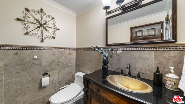 10801 Bothwell Road, Chatsworth CA: https://media.crmls.org/mediaz/90757e46-cb5e-46f1-9160-1dd2f42334c4.jpg