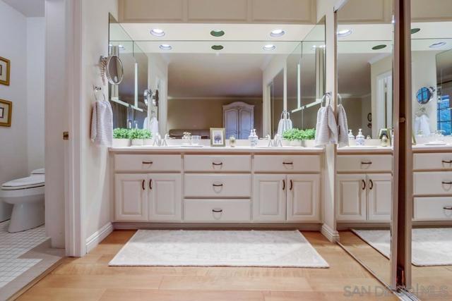 2052 Flying Hills Lane, El Cajon CA: https://media.crmls.org/mediaz/9075af27-3bb8-4e19-ad35-856d91209847.jpg
