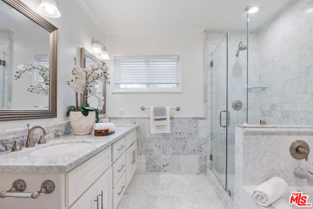 4180 Mount Vernon Drive, View Park CA: https://media.crmls.org/mediaz/90767929-612f-455a-9405-a65de800d15b.jpg