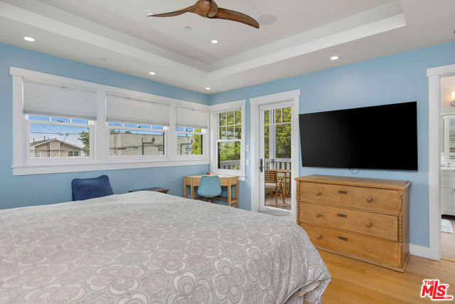 106 Dudley Avenue, Venice CA: https://media.crmls.org/mediaz/9076dd4d-ccf8-44a1-877c-93fffe7a324d.jpg