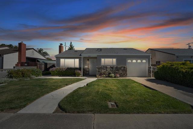 230 San Juan Drive, Hollister CA: https://media.crmls.org/mediaz/90772b09-b63c-4fcc-bcbd-db87d1ef6340.jpg