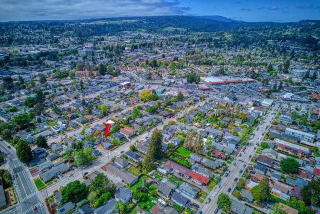 723 Pine Street, Santa Cruz CA: https://media.crmls.org/mediaz/90773237-16e8-4bbe-8a2c-8f42e7574700.jpg