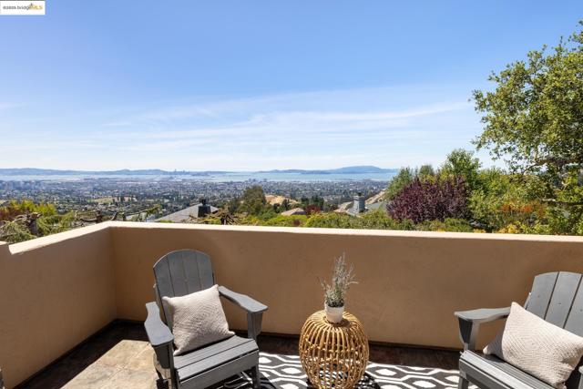 16032 Broadway Ter, Oakland CA: https://media.crmls.org/mediaz/9077c464-7644-4dd9-a4a3-944ccb563b14.jpg