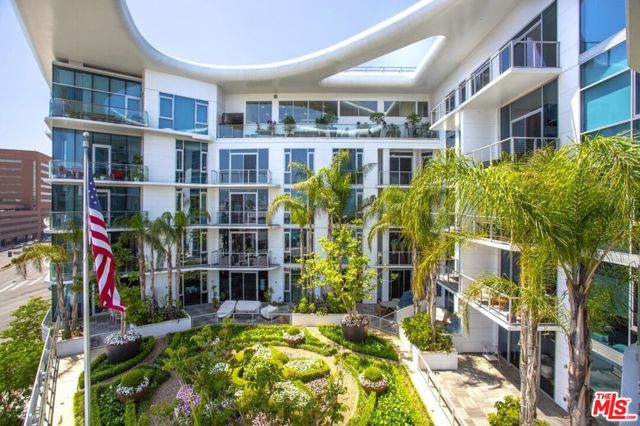 8500 Burton Way, Los Angeles CA: https://media.crmls.org/mediaz/9077ce27-902d-4f19-835e-90de3459704e.jpg