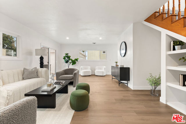 6027 W 76th Street, Los Angeles CA: https://media.crmls.org/mediaz/9077dda1-15b8-45da-b524-86b5885d5246.jpg