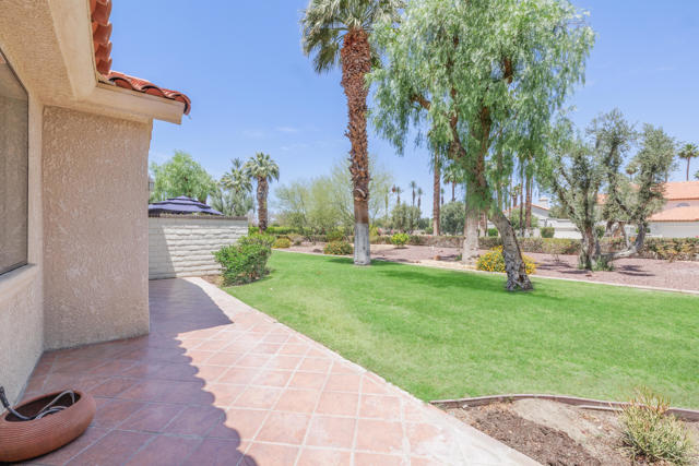 106 Celano Circle, Palm Desert CA: https://media.crmls.org/mediaz/90782364-2873-4176-9c57-2e4816d2d8a3.jpg