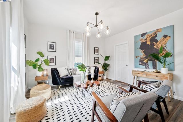 2449 26TH AVENUE, Oakland CA: https://media.crmls.org/mediaz/9078571a-7178-4d34-806b-b38060b61969.jpg