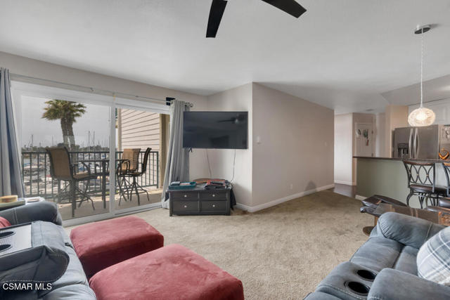 2901 Peninsula Road, Oxnard CA: https://media.crmls.org/mediaz/9078ae19-57f7-428e-bafd-94415d5f3f73.jpg