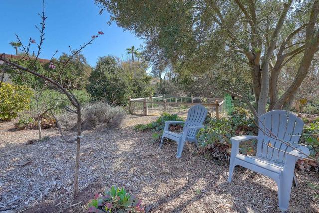 3625 Country Meadow Ln, Escondido CA: https://media.crmls.org/mediaz/90791a0d-3941-480d-ba0e-5c4937bd4c34.jpg