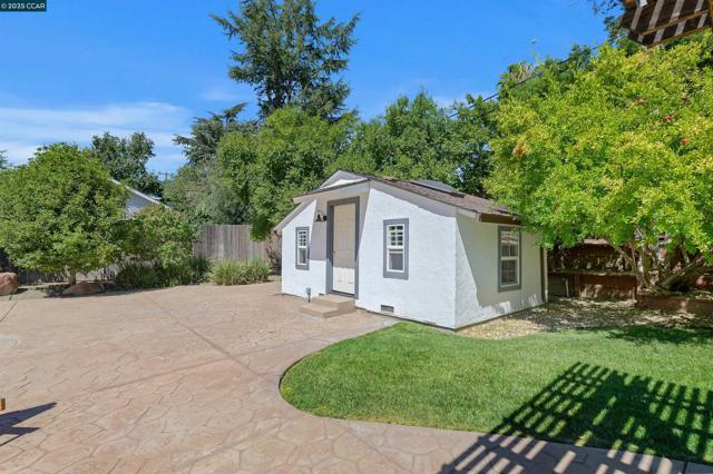 2172 La Salle Dr, Walnut Creek CA: https://media.crmls.org/mediaz/907929f3-5c87-495a-bb80-cf06f0ea0897.jpg