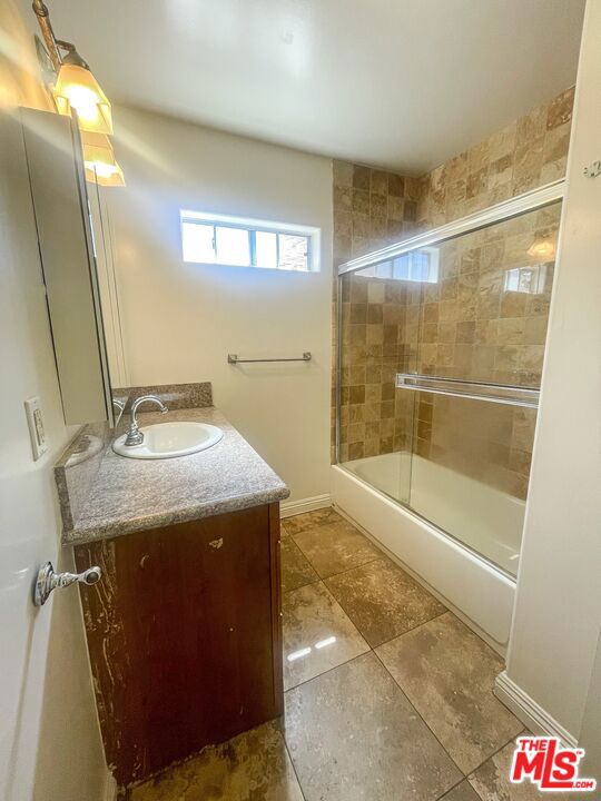 12612 Hatteras Street, Valley Village CA: https://media.crmls.org/mediaz/90792ee9-d987-43ed-8edf-95ed5f30fd7b.jpg