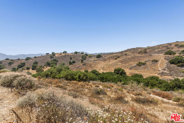 1017 Via Colinas, Thousand Oaks CA: https://media.crmls.org/mediaz/9079623c-ff69-41d1-8119-dfe67ffe7b1d.jpg