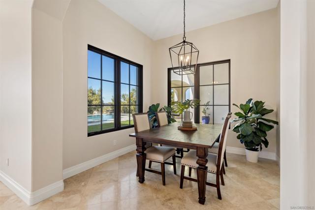 7545 Top O The Morning Way, San Diego CA: https://media.crmls.org/mediaz/90799331-fad8-49de-9f28-eb97bb100ec8.jpg