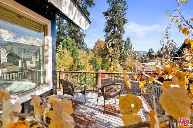 993 Cameron Drive, Big Bear CA: https://media.crmls.org/mediaz/9079ab6d-2eb9-417e-aa14-5a4073c6728f.jpg