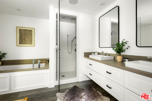 508 GLEN Trail, Topanga CA: https://media.crmls.org/mediaz/9079f78f-74cd-4b10-87b6-416d05eb55a8.jpg