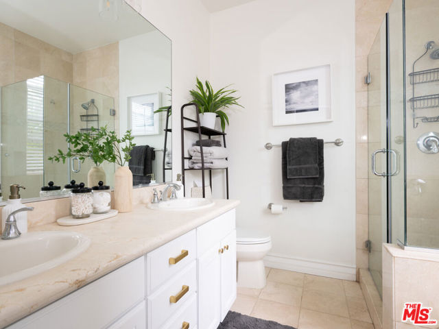 11428 National Boulevard, Los Angeles CA: https://media.crmls.org/mediaz/907a5c60-52a0-4941-aab0-4d5b729bc800.jpg