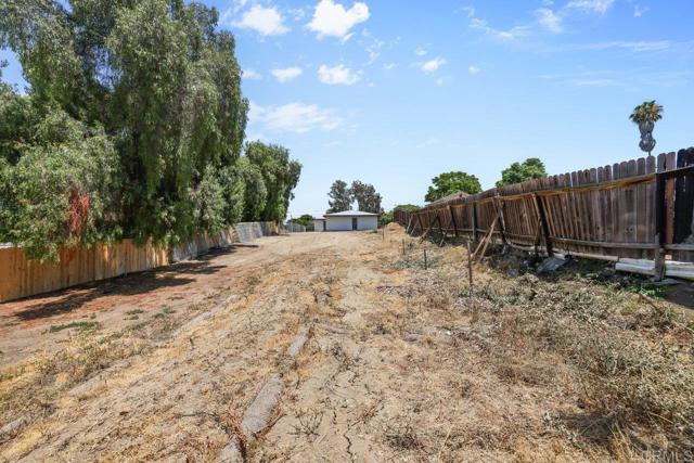 8566 Atlas View Drive, Santee CA: https://media.crmls.org/mediaz/907a7823-0e75-498b-b838-914f0f67c689.jpg