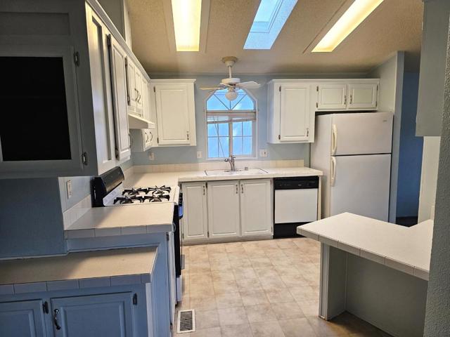 170 Sunset Circle, Vacaville CA: https://media.crmls.org/mediaz/907a78fa-75e9-4187-89cf-2884999b229f.jpg