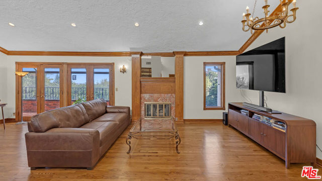 1242 Angelo Drive photo 9