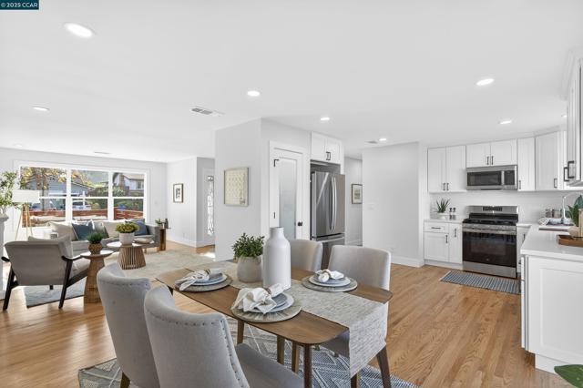 1264 Belfair Dr, Pinole CA: https://media.crmls.org/mediaz/907b0d63-4483-4d40-a4e0-4fed42f45e62.jpg