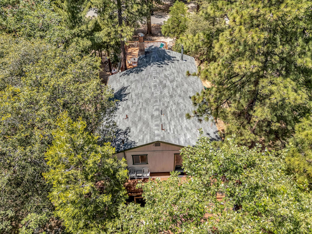 https://media.crmls.org/mediaz/907b2586-4a64-4da5-b50c-53012aea37c6.jpg?preset=X-Large