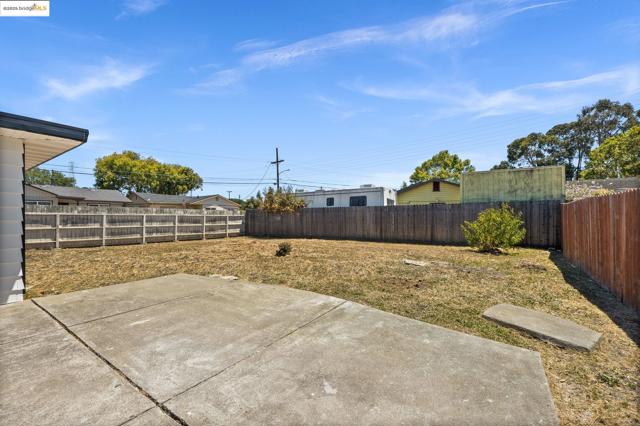 716 Williams Dr, Richmond CA: https://media.crmls.org/mediaz/907c4c2f-ab7a-49ef-aead-6dad683aead1.jpg