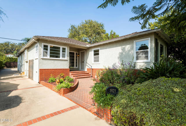 Detail Gallery Image 3 of 38 For 1921 N Harding Ave, Altadena,  CA 91001 - 3 Beds | 1/1 Baths