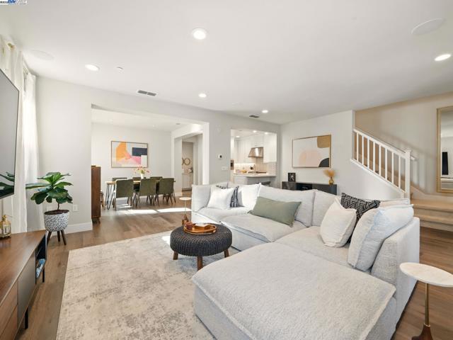 665 Sandalwood, Livermore CA: https://media.crmls.org/mediaz/907dcbcf-5b97-4983-abee-2b2a09a1a45a.jpg