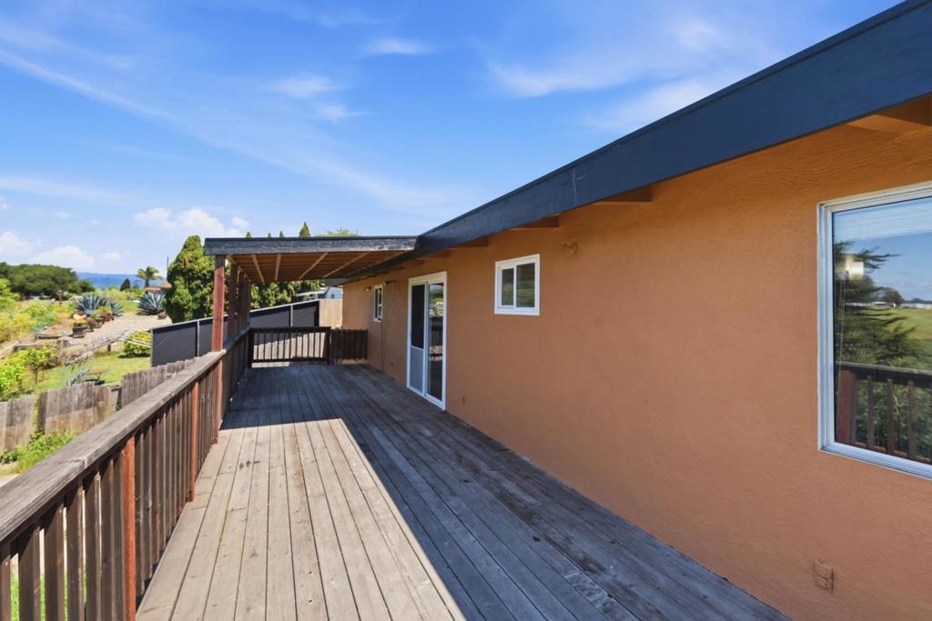 https://media.crmls.org/mediaz/907e8bb8-ee1d-4182-b033-d6a40a032fc3.jpg?preset=X-Large