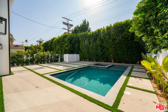 4539 Longridge Avenue, Sherman Oaks CA: https://media.crmls.org/mediaz/907f649c-ae3f-48a9-81cc-910e60bfe38c.jpg