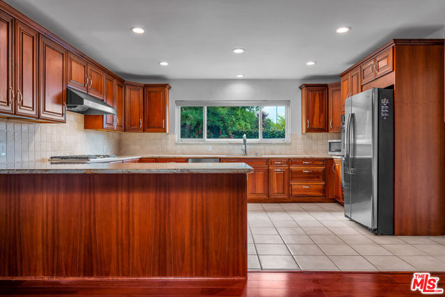 2925 Dona Susana Drive, Studio City CA: https://media.crmls.org/mediaz/907ffefa-6459-422d-8ff6-fee7209c2e7e.jpg