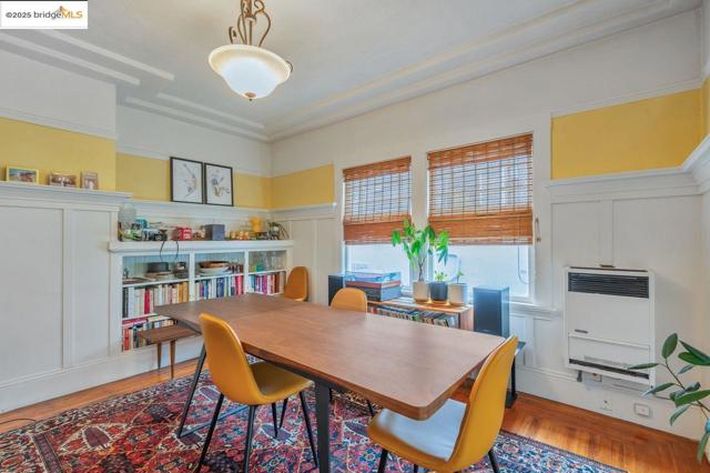 5537 Claremont Ave, Oakland CA: https://media.crmls.org/mediaz/90802cc1-2d33-459f-a38e-4be0202f7237.jpg